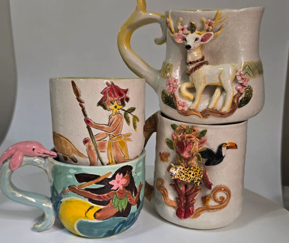 Ateliê Copa de Barro também usa das narrativas do folclore para criar produtos, com figuras como Saci, Yasí Yatere, Caipora e Matinta Perera